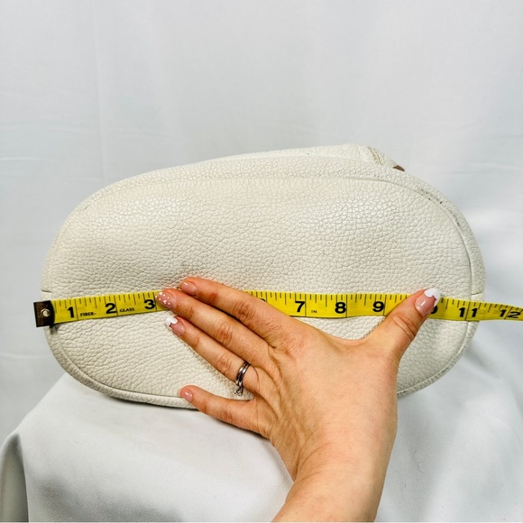 Brighton hobo bag leather shoulder artisan hardware contrast trim cream tan - Picture 6 of 13